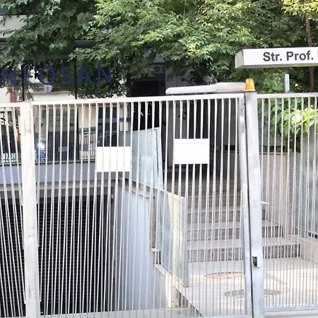 Floreasca 2 Room Apartment, Sleeps 3