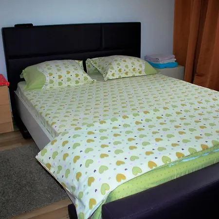 Floreasca 2 Room Apartment, Sleeps 3 Appartement