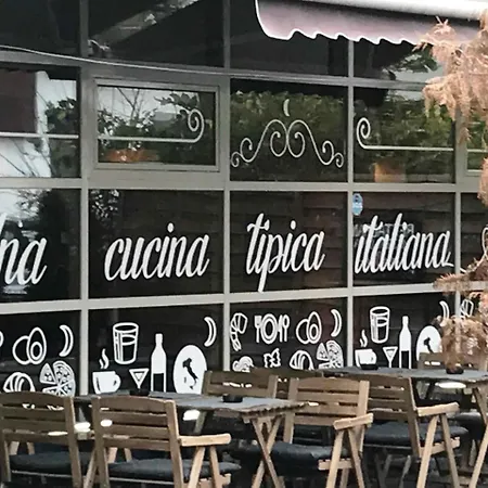 Floreasca 2 Room Apartment, Sleeps 3