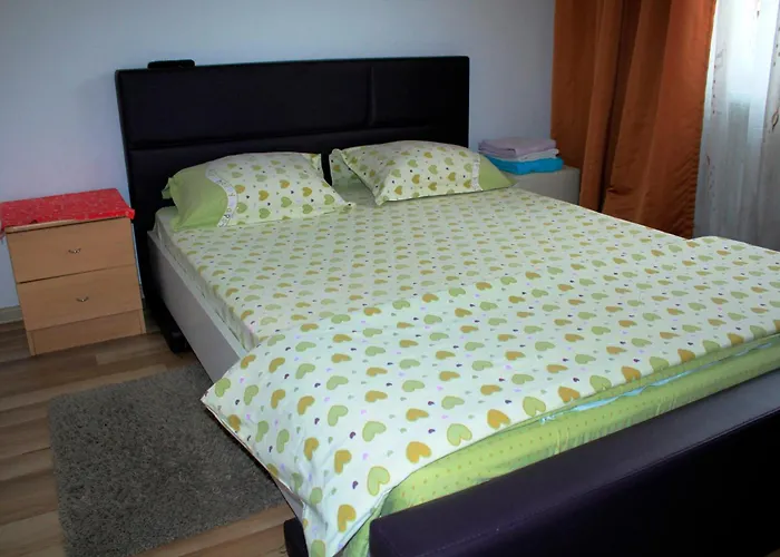 Floreasca 2 Apartment, Sleeps 3 Appartement