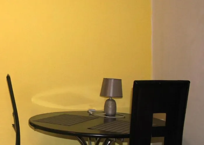 Floreasca 2 Apartment, Sleeps 3 *