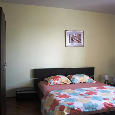 Floreasca 2 Room Apartment, Sleeps 3